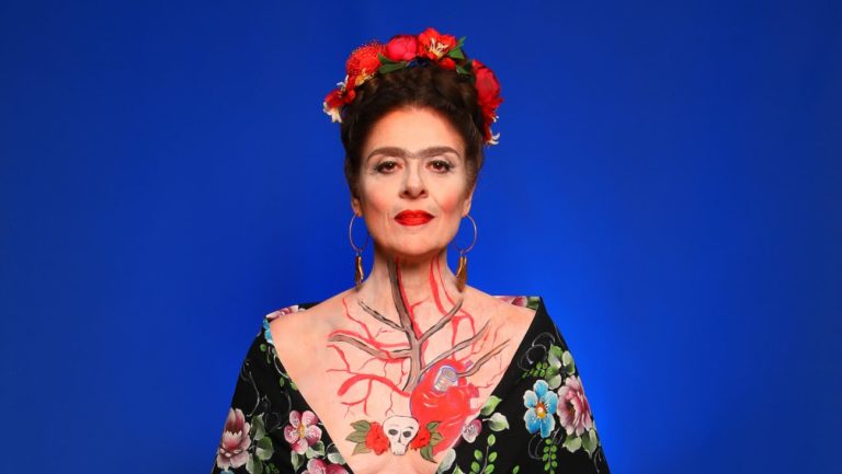Christiane Tricerri reestreia solo sobre Frida Kahlo com sessões gratuitas em São Paulo