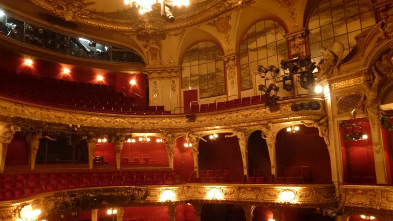 Teatro que abriga Cia. criada por Brecht na Alemanha divulga configuração de assentos pós-pandemia