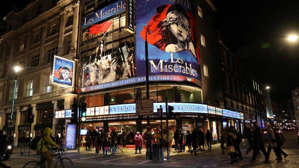 Teatros do West End só devem voltar em 2021