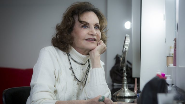 Aos 84 anos, Rosamaria Murtinho arquiteta retorno aos palcos em drama familiar de Vivian Perl