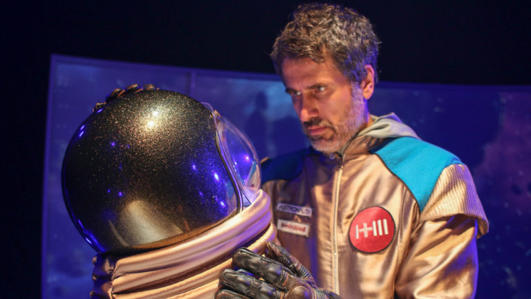Eriberto Leão volta à órbita de seu solo O Astronauta em últimas sessões online