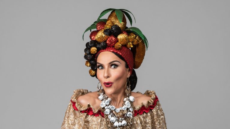 Musical infantil sobre Carmen Miranda anuncia temporada carioca com a presença do público