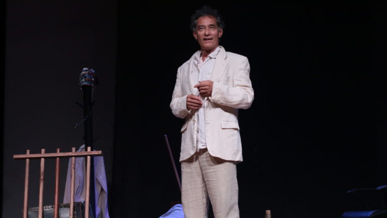 Prestes a estrear temporada online de solo sobre liberdades, Chico Diaz aventa retorno massivo do público ao teatro