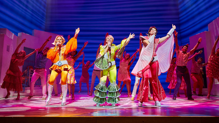 Em Londres, musical Mamma Mia agenda retorno de temporada regular para agosto