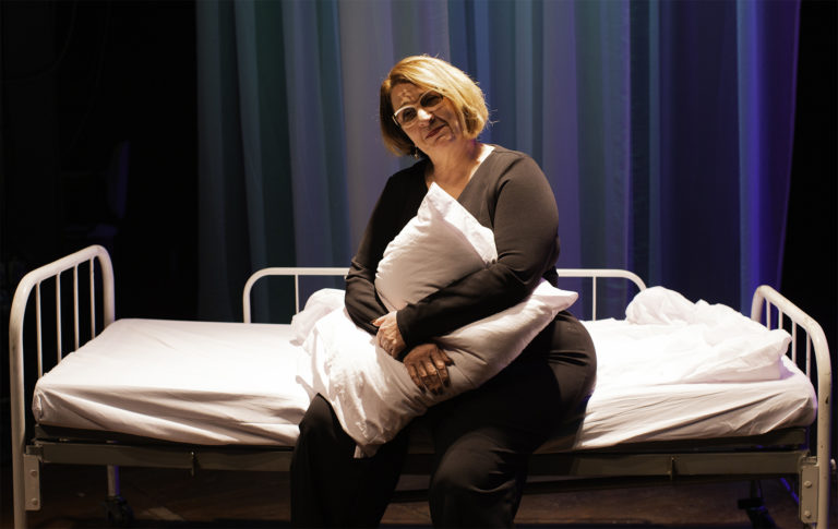 Rosane Gofman volta aos palcos com solo baseado na história de mães de filhos LGBTQIA+