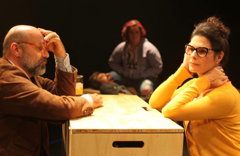 Comédia dramática estrelada por Helena Ranaldi marca retorno da programação do Teatro do Sesi, em São Paulo