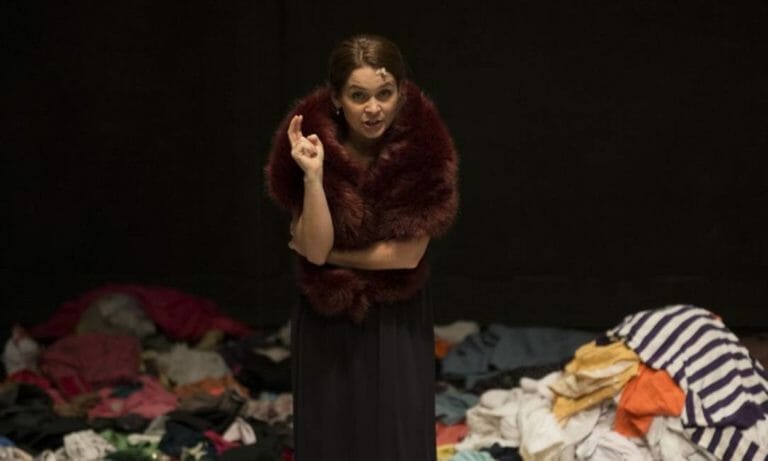 Cláudia Abreu arquiteta estreia como dramaturga em solo sobre Virginia Woolf